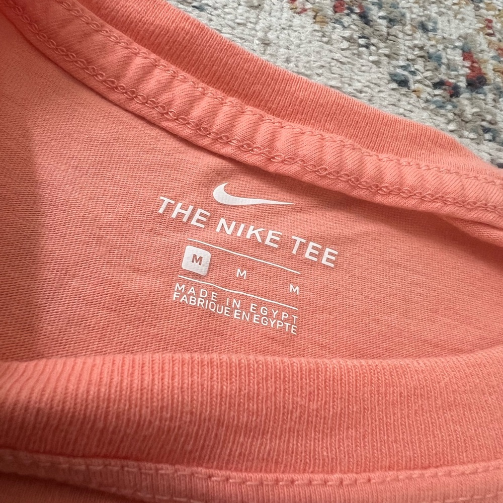 Nike Orange Short Sleeve Tee with Graphic Design - Picture 4 of 8
